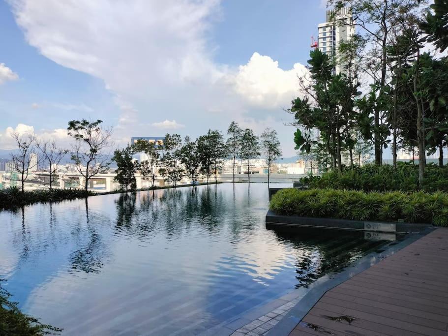 Continew Trx Corner Dual Balconies 2 Bedrooms Pangsapuri *