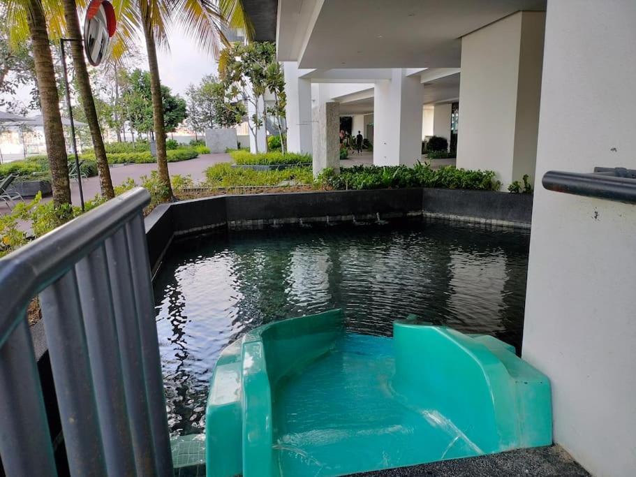 Continew Trx Corner Dual Balconies 2 Bedrooms Pangsapuri