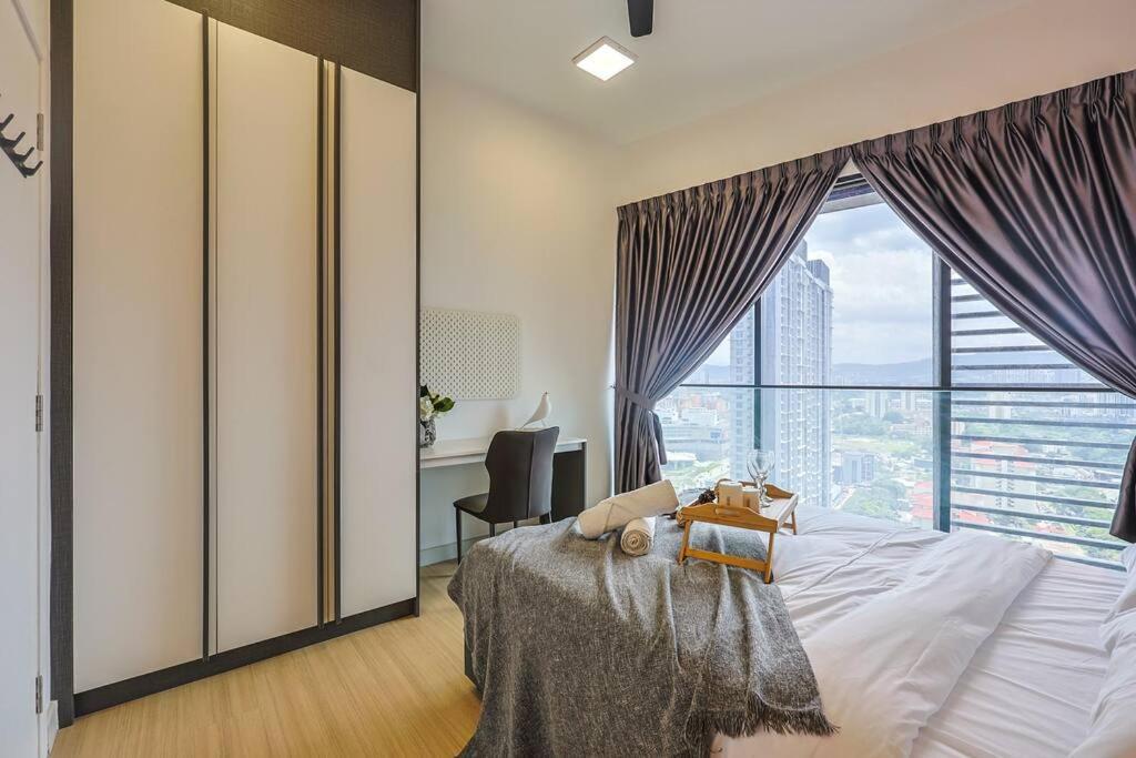 Continew Trx Corner Dual Balconies 2 Bedrooms * Kuala Lumpur