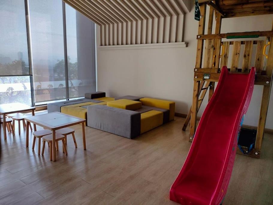 Continew Trx Corner Dual Balconies 2 Bedrooms * Kuala Lumpur