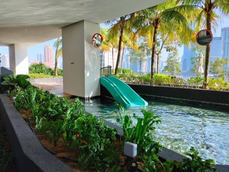 Continew Trx Corner Dual Balconies 2 Bedrooms Pangsapuri *