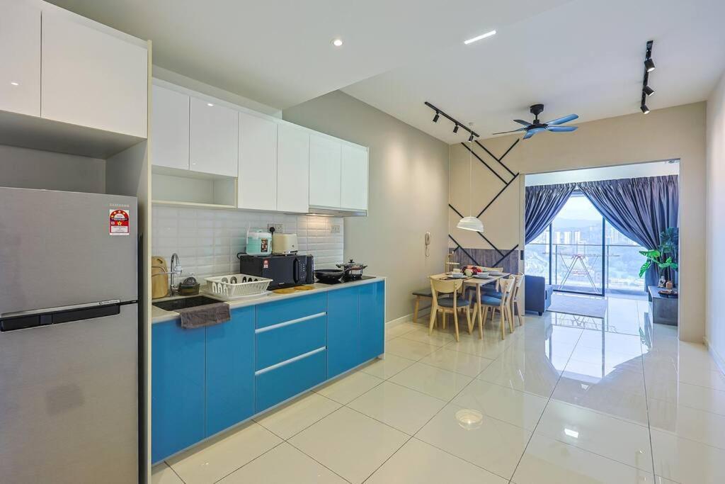 Continew Trx Corner Dual Balconies 2 Bedrooms Kuala Lumpur