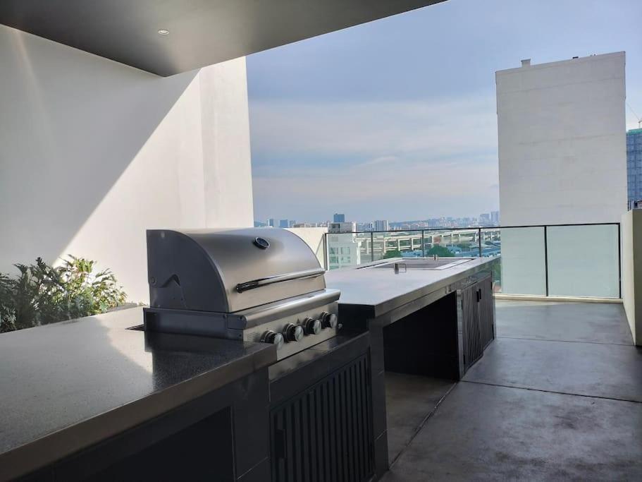 Continew Trx Corner Dual Balconies 2 Bedrooms Pangsapuri Kuala Lumpur
