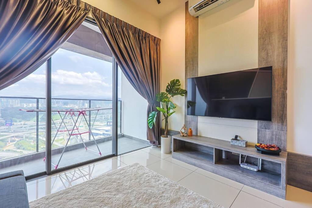 Continew Trx Corner Dual Balconies 2 Bedrooms * Kuala Lumpur